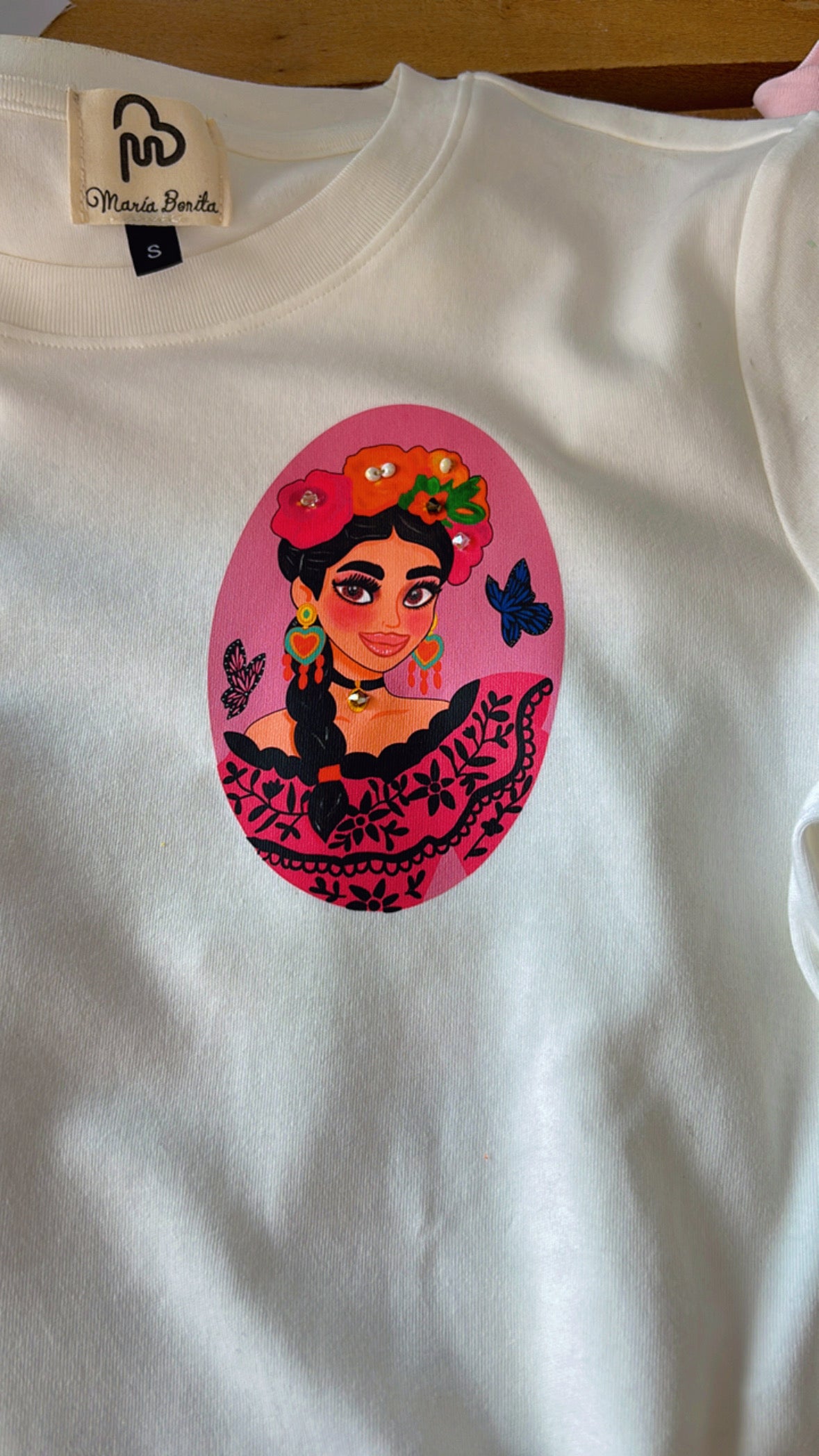 T-shirt María Charra imprimé devant et derrière fond Rose avec appliques perles