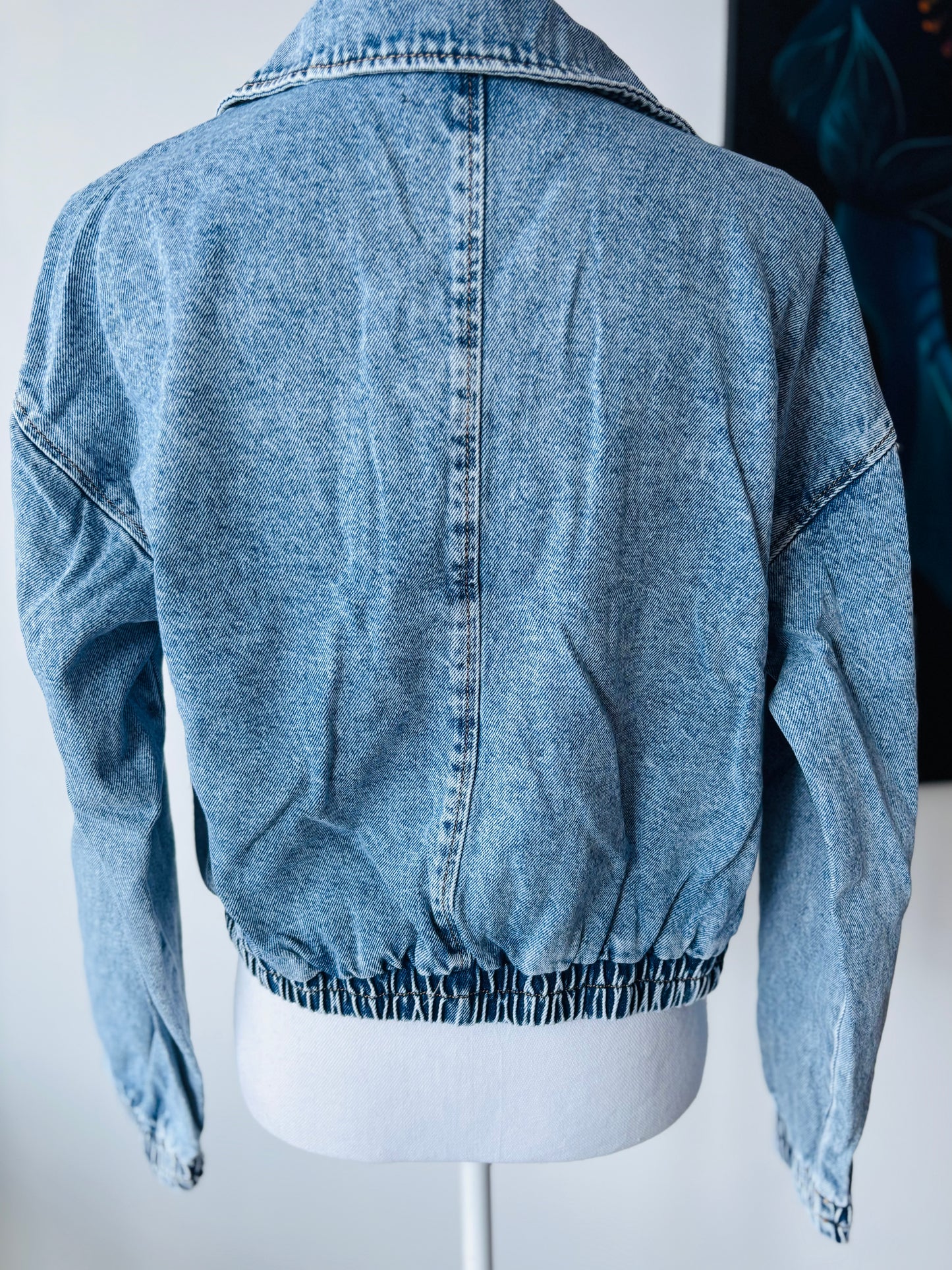 Veste en jean claire avec clous à personnaliser