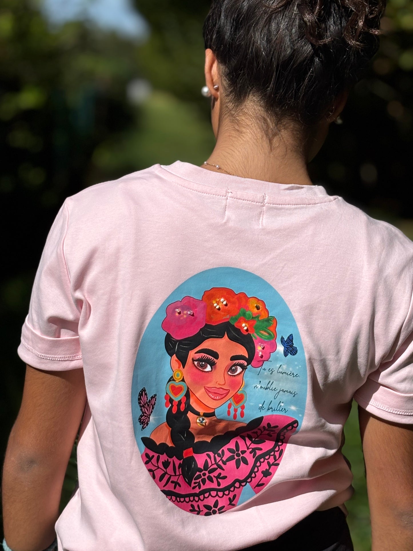 T-shirt María Charra imprimé devant et derrière fond turquoise sans appliques