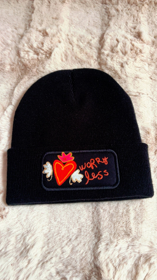 Bonnet noir "Worry less"