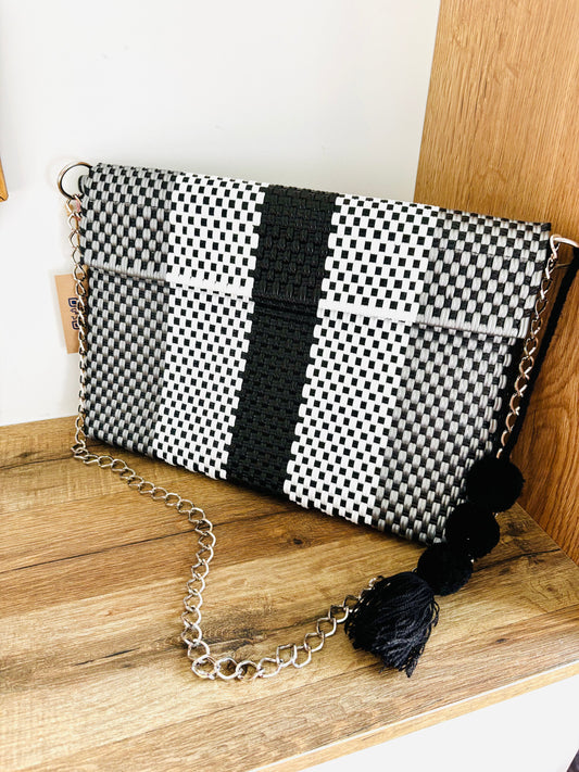 Crossbody elegance